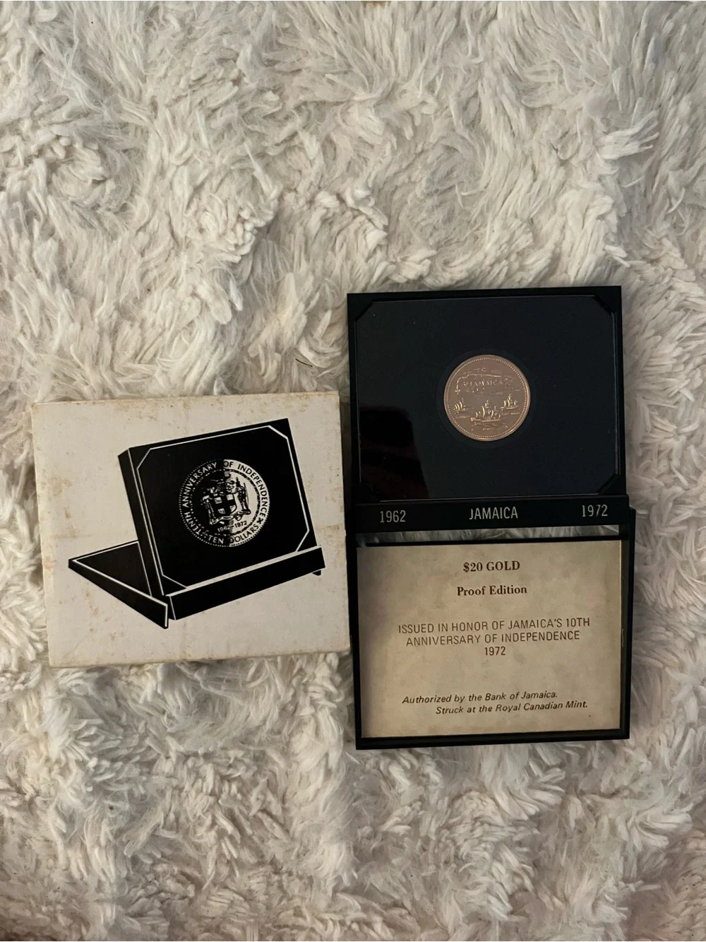Jamaica 1972 $20 Gold Proof Edition Collectible Display - Black